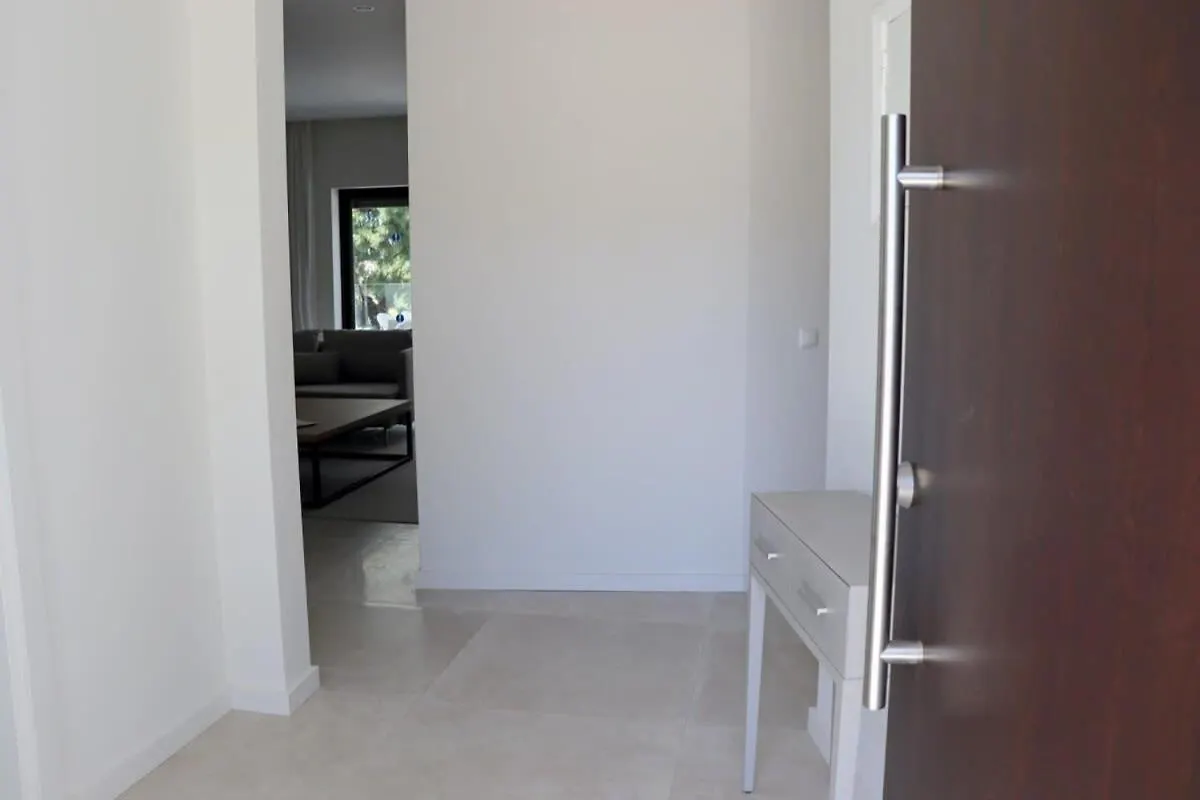 Villa Hibiscus, Great Location In Vilamoura, Lush Green Lawns And Garden Quarteira