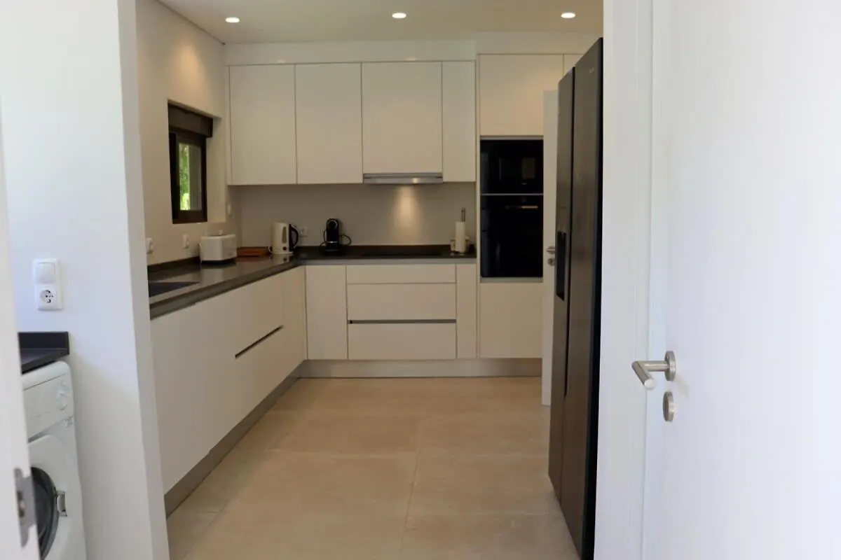 Holiday home Villa Hibiscus, Great Location In Vilamoura, Lush Green Lawns And Garden Quarteira