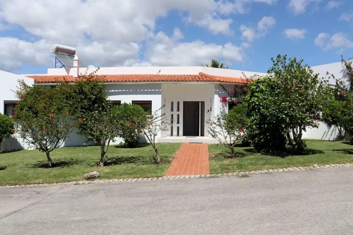 Villa Hibiscus, Great Location In Vilamoura, Lush Green Lawns And Garden Quarteira Holiday home