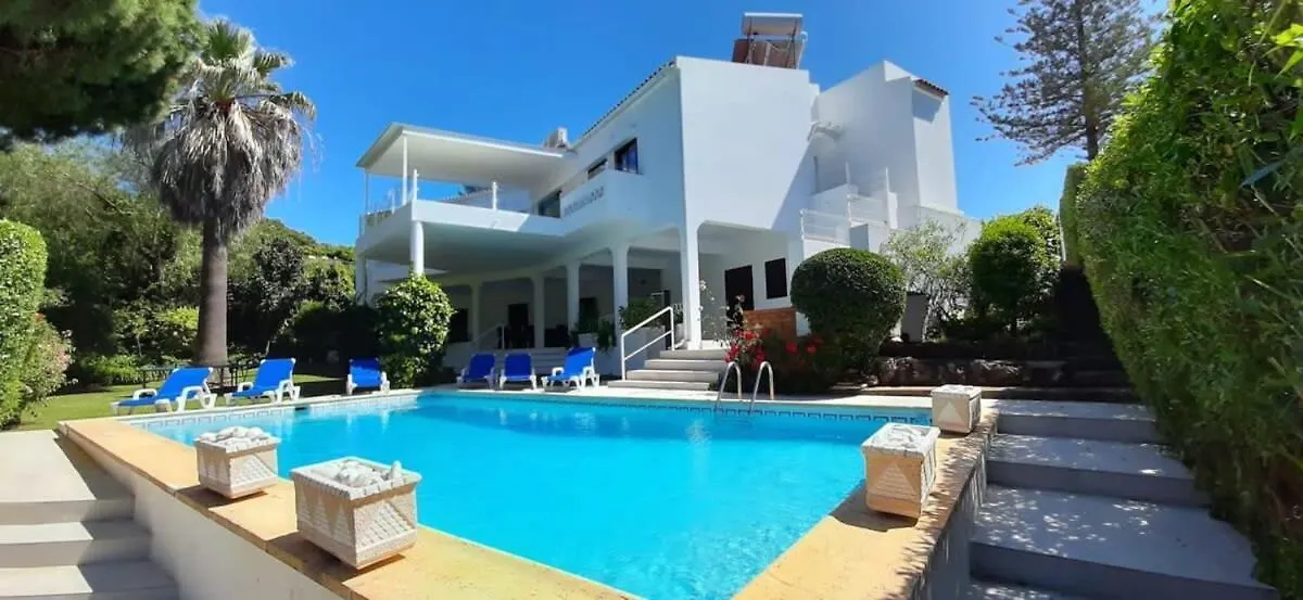 Villa Hibiscus, Great Location In Vilamoura, Lush Green Lawns And Garden Quarteira Holiday home