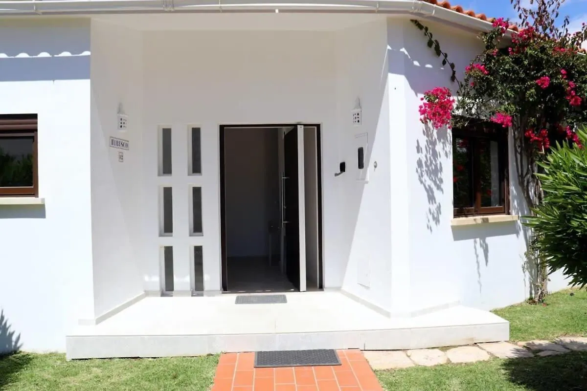 Holiday home Villa Hibiscus, Great Location In Vilamoura, Lush Green Lawns And Garden Quarteira Portugal