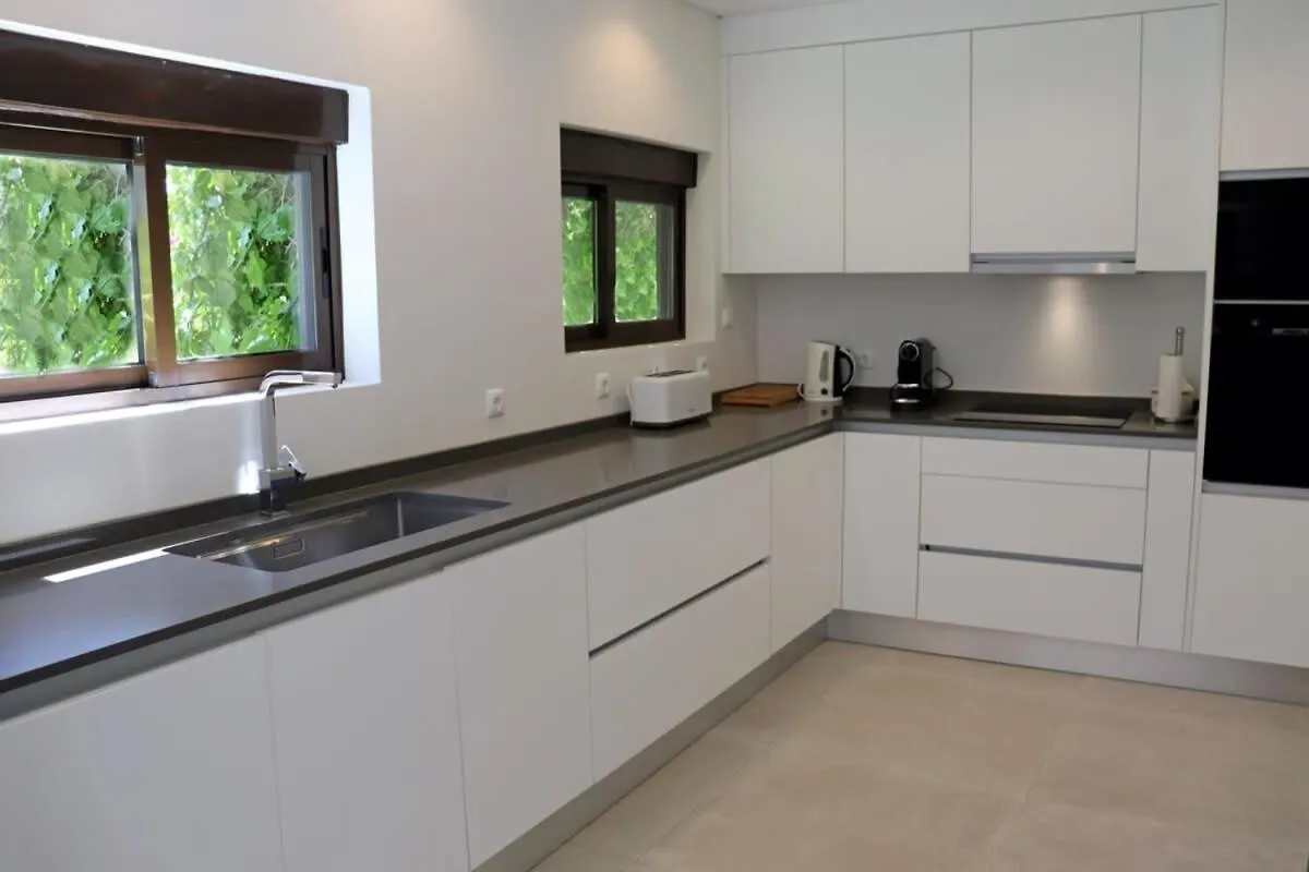Villa Hibiscus, Great Location In Vilamoura, Lush Green Lawns And Garden Quarteira Holiday home