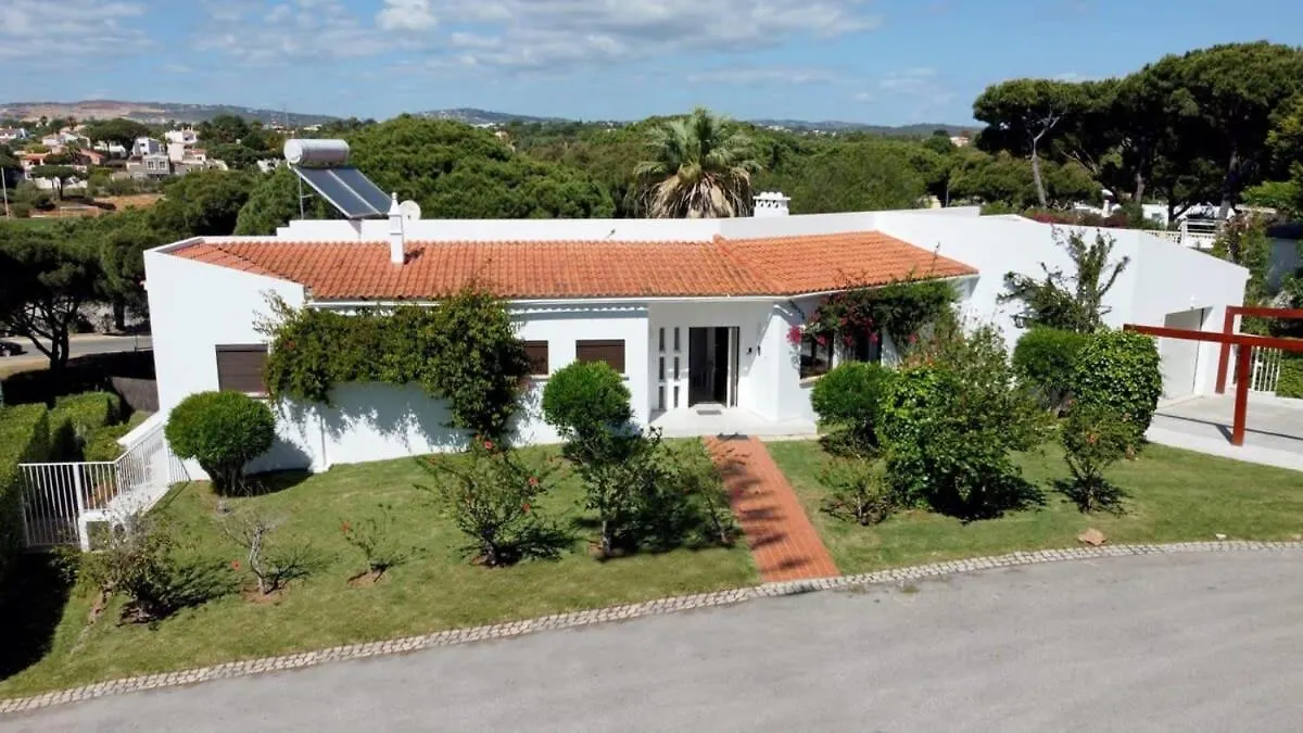 Villa Hibiscus, Great Location In Vilamoura, Lush Green Lawns And Garden Quarteira Portugal