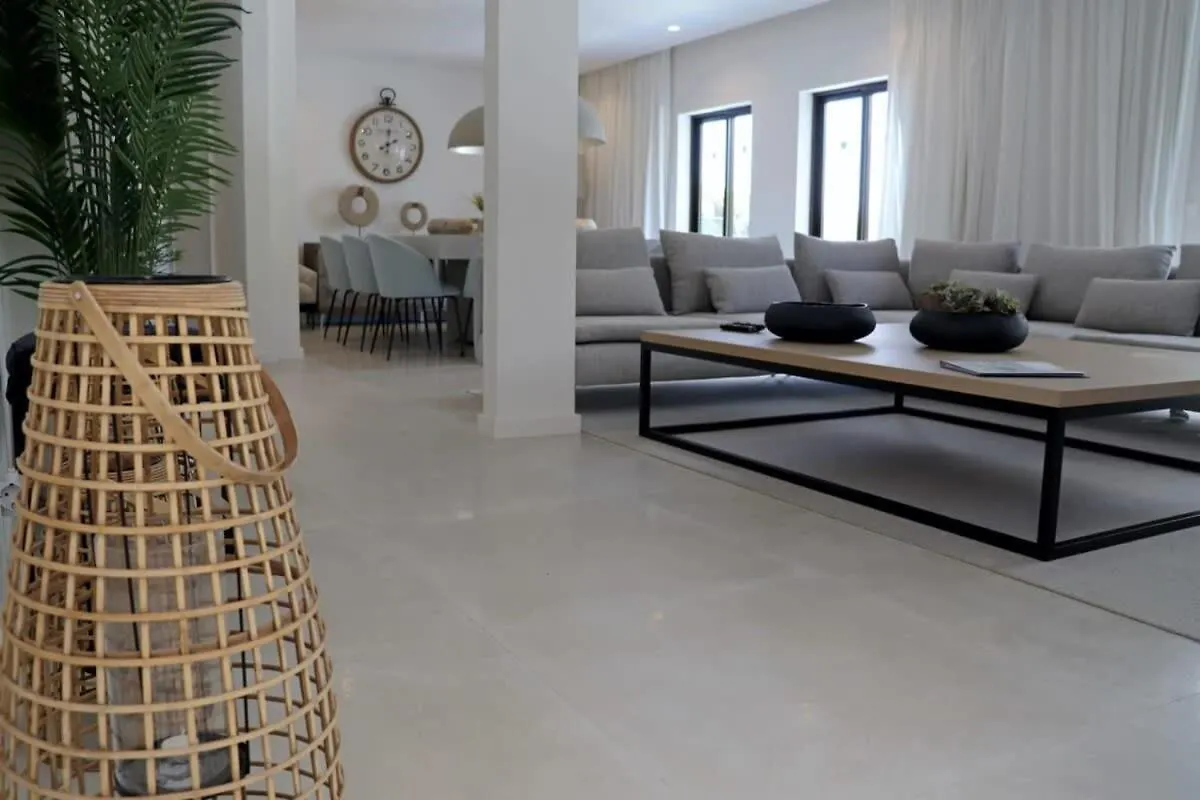 Villa Hibiscus, Great Location In Vilamoura, Lush Green Lawns And Garden Quarteira