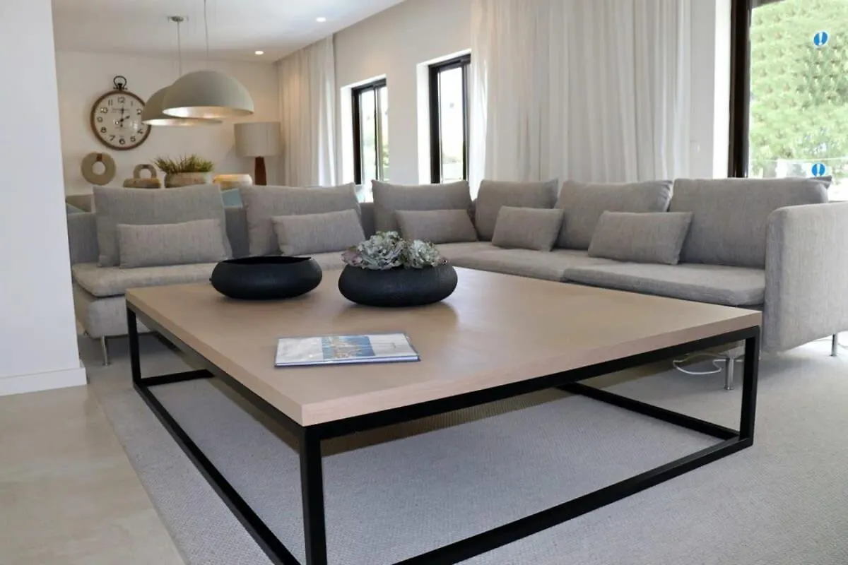 Villa Hibiscus, Great Location In Vilamoura, Lush Green Lawns And Garden Quarteira