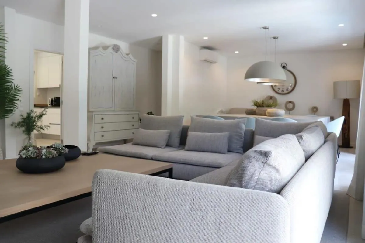 Holiday home Villa Hibiscus, Great Location In Vilamoura, Lush Green Lawns And Garden Quarteira
