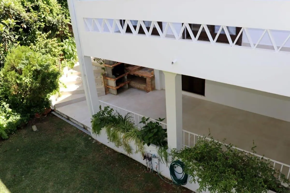 Holiday home Villa Hibiscus, Great Location In Vilamoura, Lush Green Lawns And Garden Quarteira
