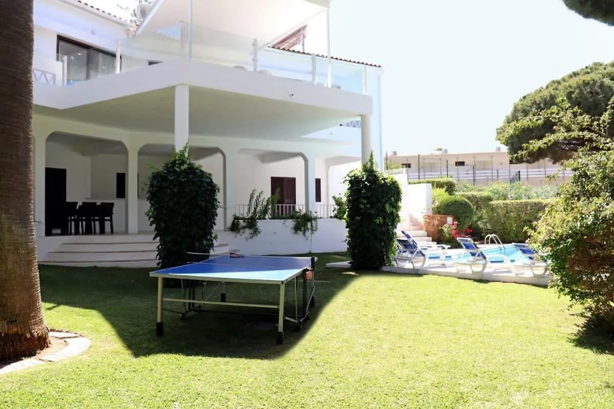 Villa Hibiscus, Great Location In Vilamoura, Lush Green Lawns And Garden Quarteira Holiday home
