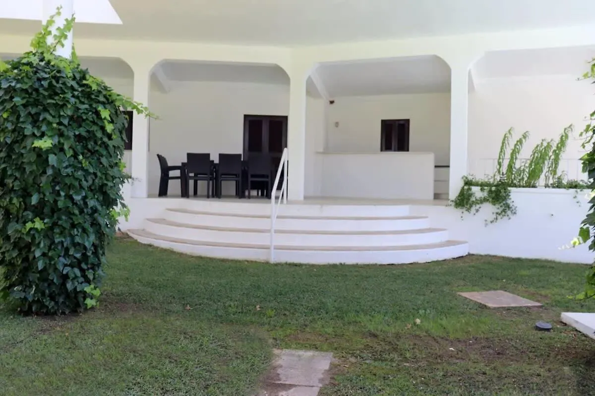 Villa Hibiscus, Great Location In Vilamoura, Lush Green Lawns And Garden Quarteira