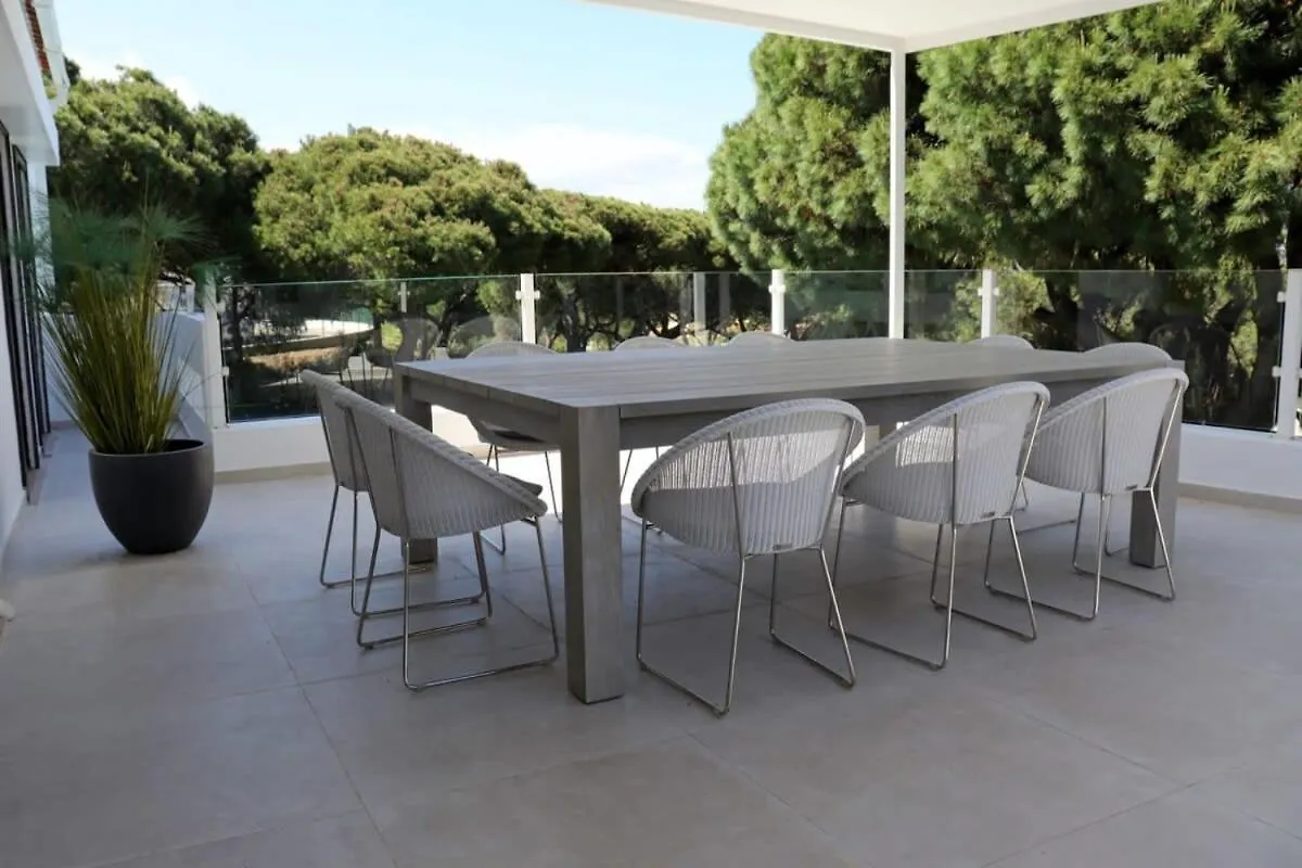 Villa Hibiscus, Great Location In Vilamoura, Lush Green Lawns And Garden Quarteira Holiday home